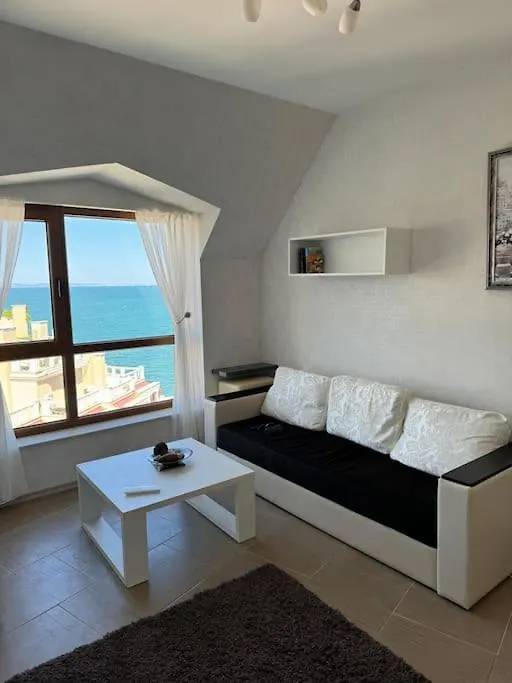 Апартамент С Изглед Към Морето В Ла Мер Golden Sands Apartment