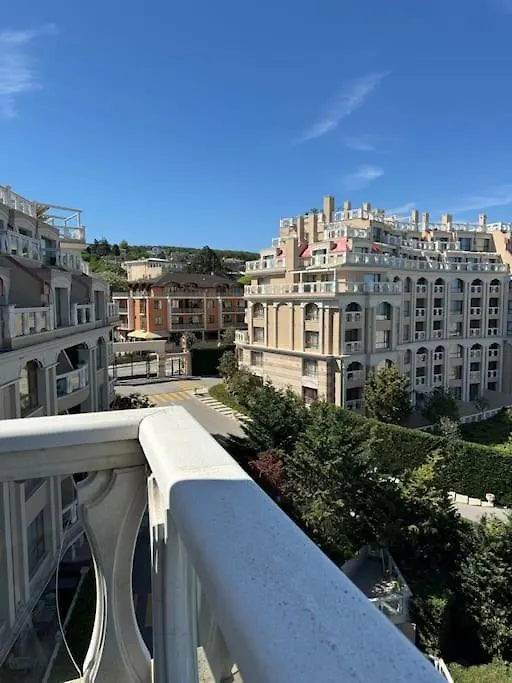 Апартамент С Изглед Към Морето В Ла Мер Golden Sands Apartment