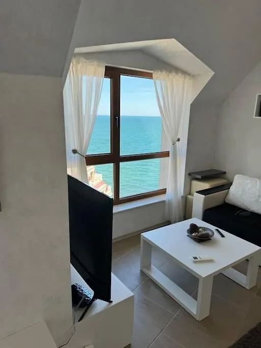 Апартамент С Изглед Към Морето В Ла Мер Golden Sands Apartment
