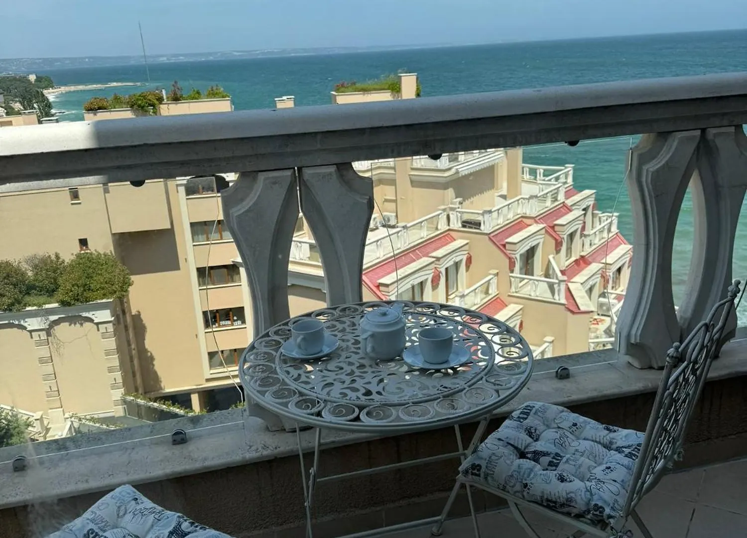 Апартамент С Изглед Към Морето В Ла Мер Golden Sands Apartment